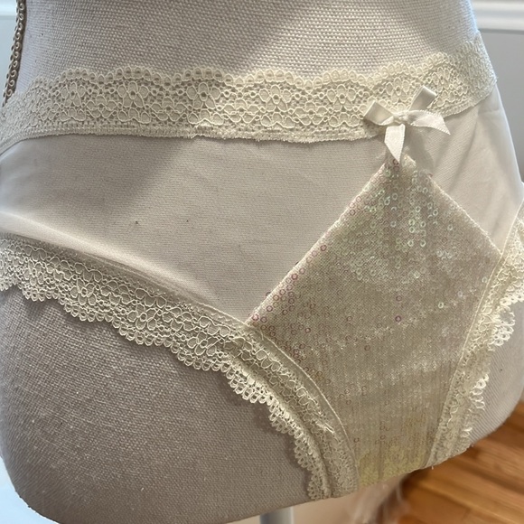 Victoria’s Secret cream iridescent sheer panty size extra large - Picture 3 of 9